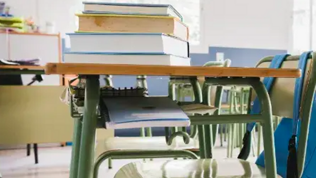 Imagen de archivo de un aula con libros