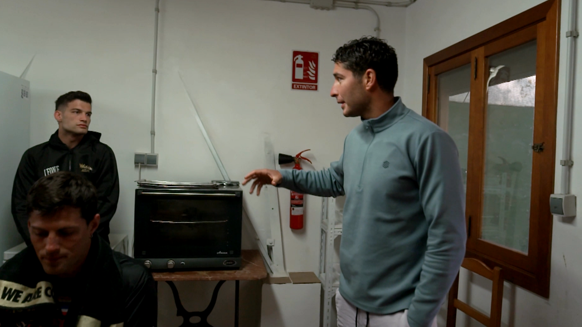 Inédito| Juanlu y Hugo se disculpan con Álex Ghita por lo ocurrido por la noche: "Estuvo feo"