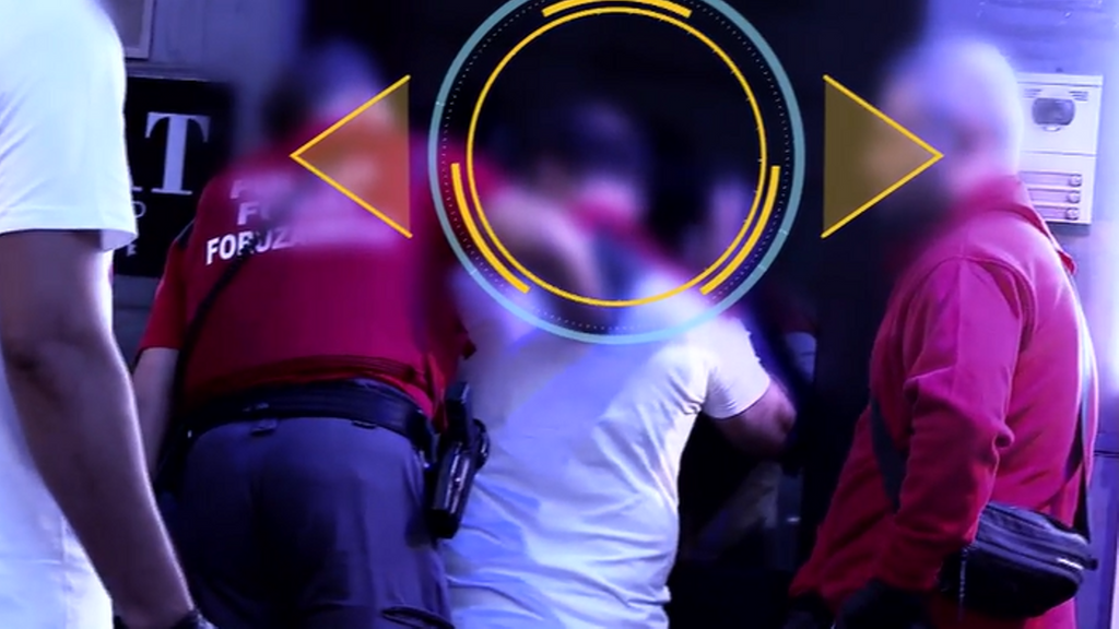 La mirada crítica presencia en pleno directo una presunta agresión sexual en San Fermín: "Nos ha tocado el culo"