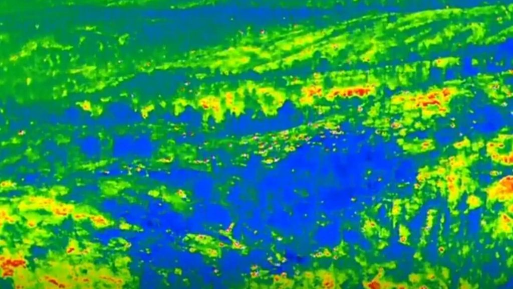 Un dron con cámara térmica muestra los puntos calientes del incendio de Paüls, a pesar de estar controlado