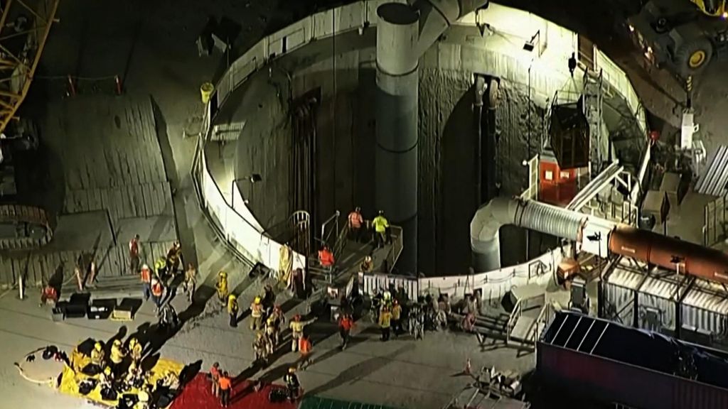 Milagro en Los Ángeles tras el rescate con vida de 31 obreros sorprendidos por el derrumbe de un túnel: "Pensaba que iba a encontrar una tragedia"