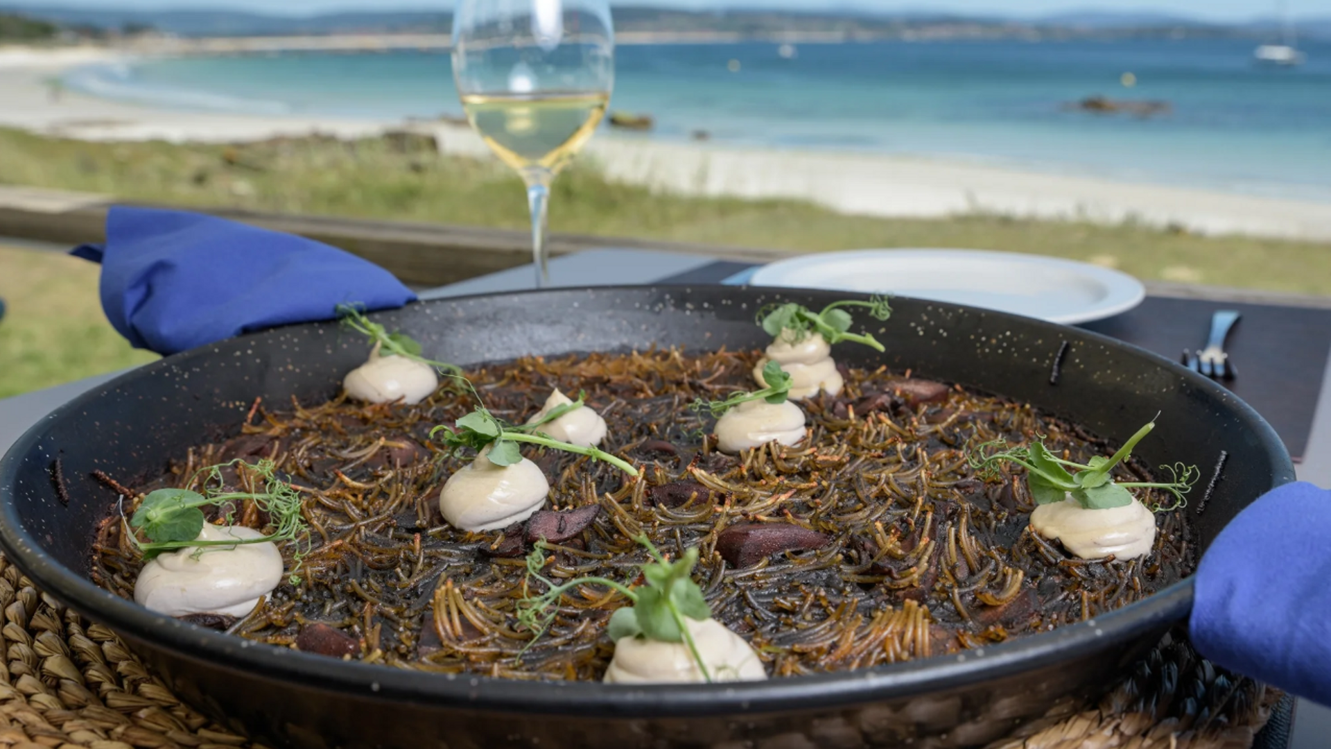 Un chiringuito gourmet con bodega de restaurante potente