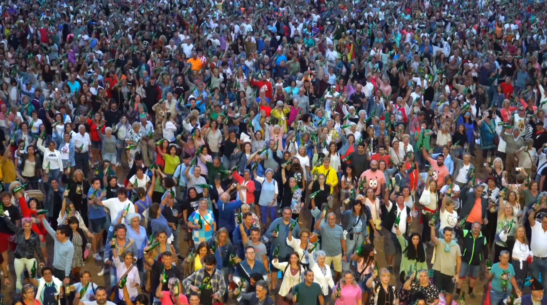 Récord de escanciado masivo de sidra en Asturias