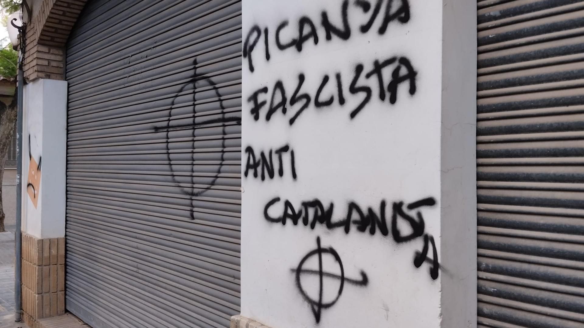 Vandalizan con mensajes de odio la sede de Compromís en Picanya Vandalizan con mensajes de odio la sede de Compromís en Picanya