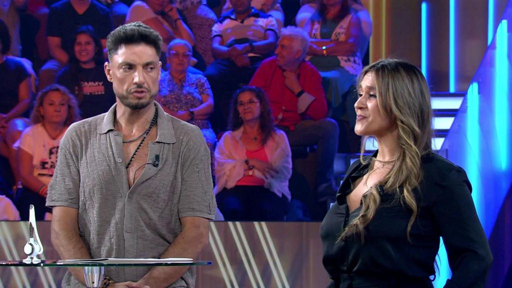 Laura Cuevas y Carlos Calderón firman los papeles del divorcio en directo: "Vaya peso me he quitado de encima" ¡De viernes! Top Vídeos 517