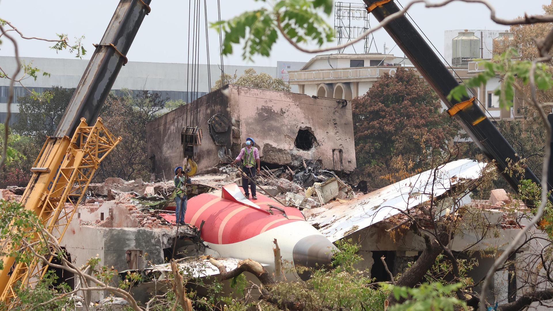 Informes preliminares apuntan a un fallo en el suministro de combustible en el accidente de avión de Air India