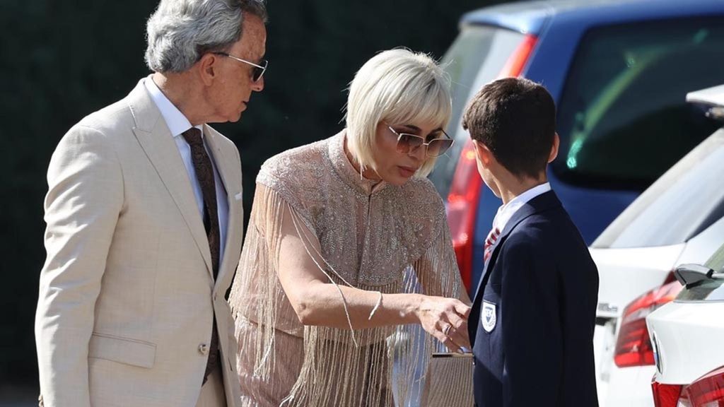 José Ortega Ana María Aldón y su hijo, en una imagen de 2023