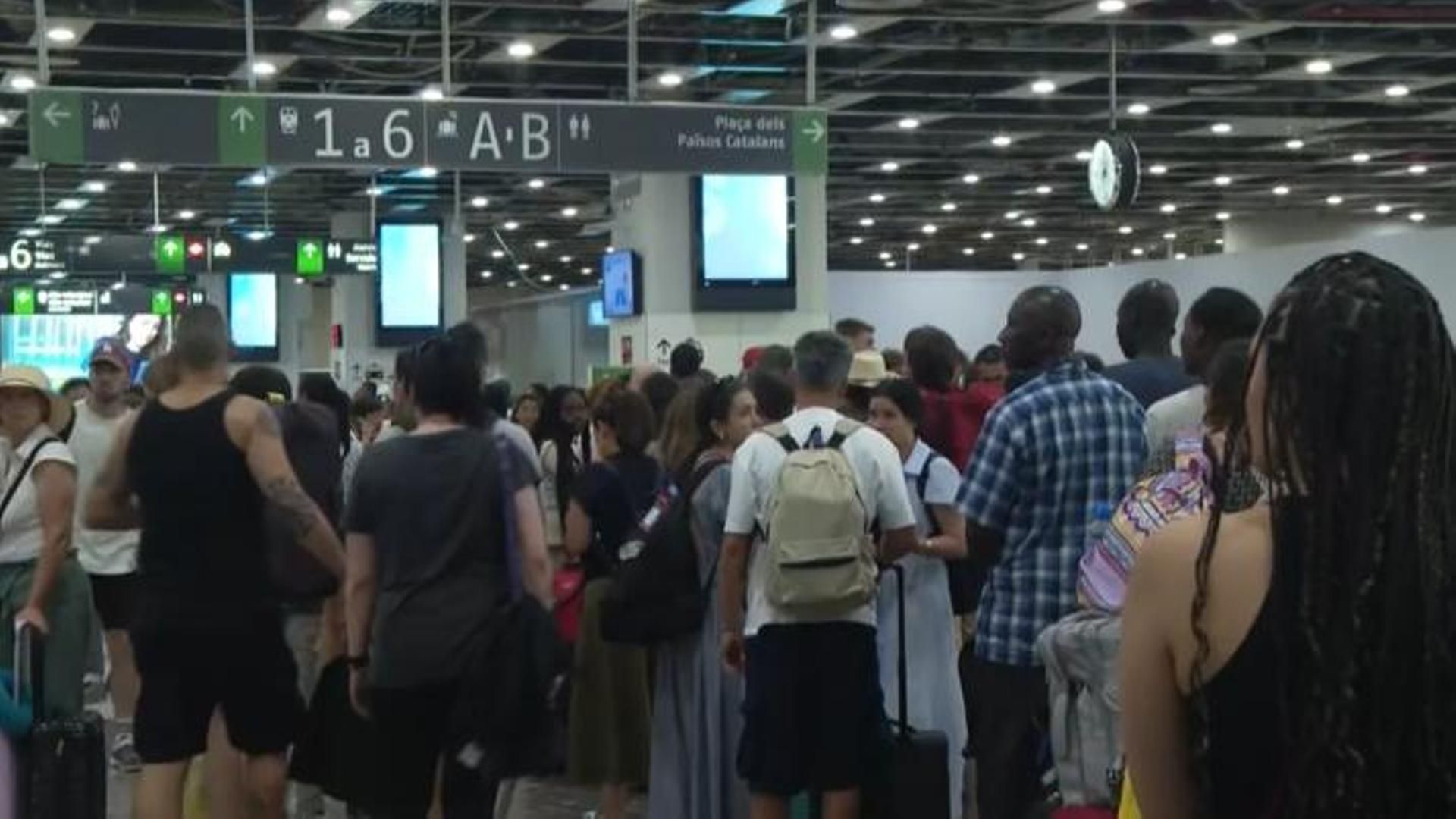 La DANA causa estragos en Cataluña: caos en el transporte y cierre del Hospital de Vilafranca del Penedès La DANA causa estragos en Cataluña: caos en el transporte y cierre del Hospital de Vilafranca del Penedès