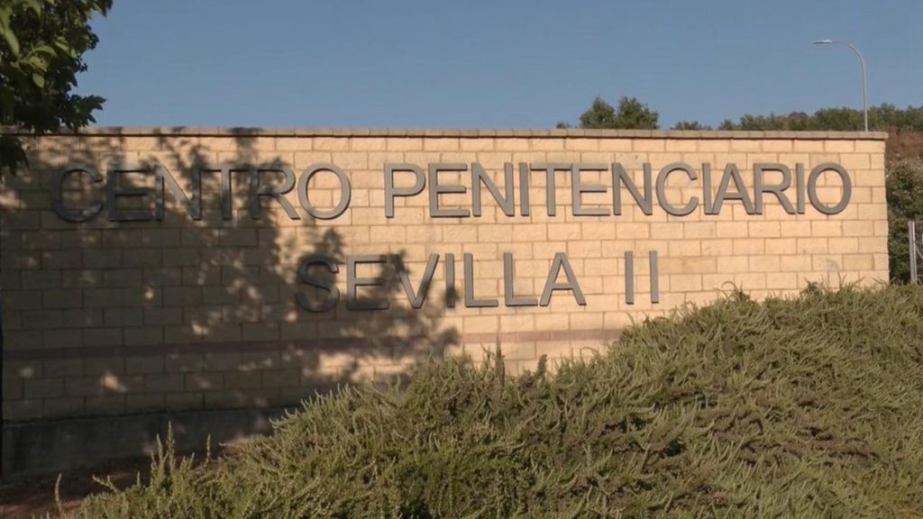 Una testigo relata la agresión sexual a una psicóloga en la cárcel de Sevilla II: "Ya estaba encima de ella"