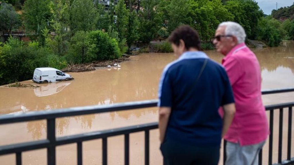 Buscan a dos desaparecidos durante la DANA en Barcelona: cruzaban una pasarela del río en Cubelles