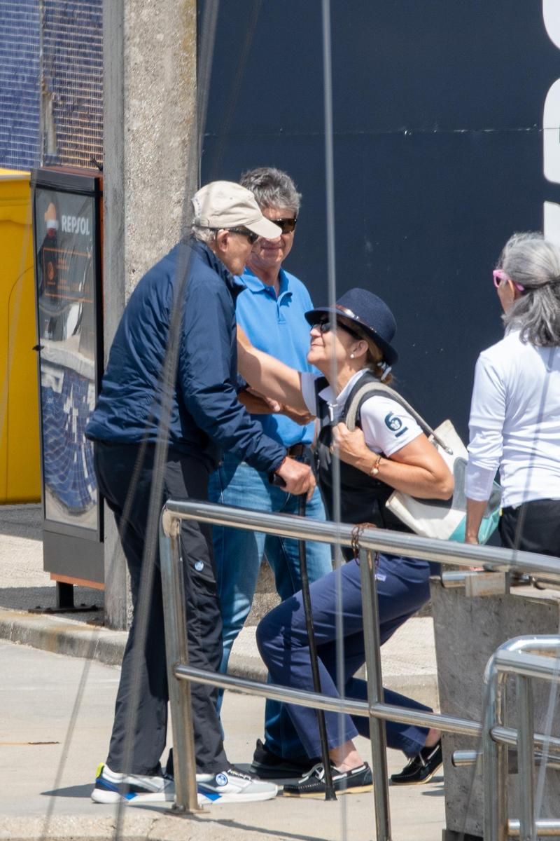 El rey Juan Carlos y la infanta Elena se reencuentran en Sanxenxo
