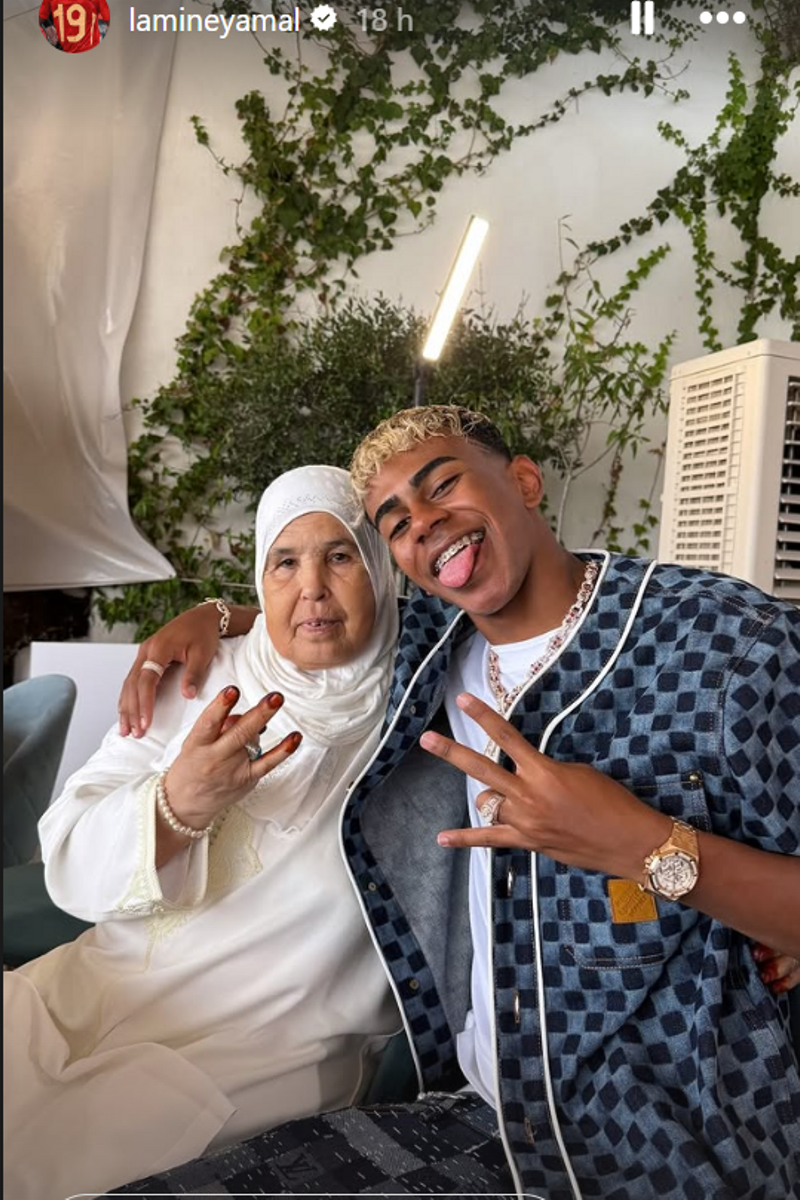 Lamine Yamal junto a su abuela