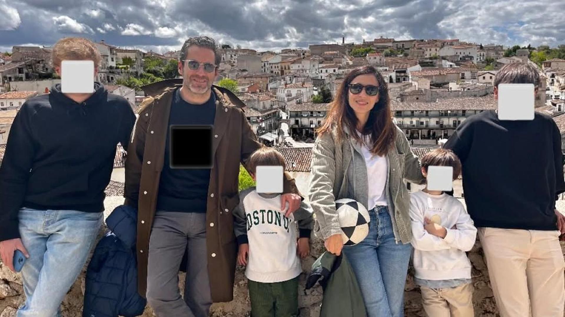 Borja Sémper junto a su mujer, Bárbara, y sus hijos Borja Sémper junto a su mujer, Bárbara, y sus hijos