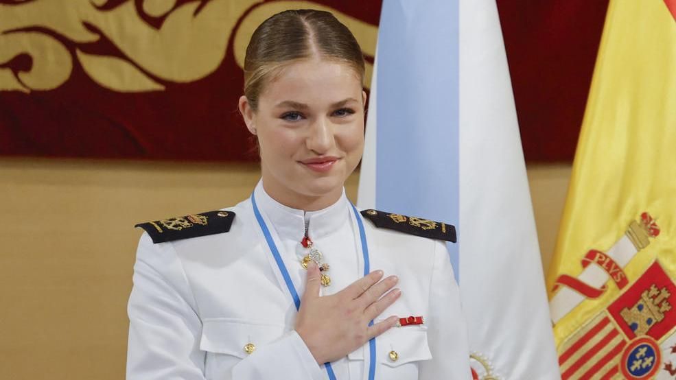 La princesa Leonor recibe la Medalla de Oro de Galicia en Santiago ante la ausencia de la alcaldesa: "No tendré morriña" La princesa Leonor recibe la Medalla de Oro de Galicia en Santiago ante la ausencia de la alcaldesa: "No tendré morriña"