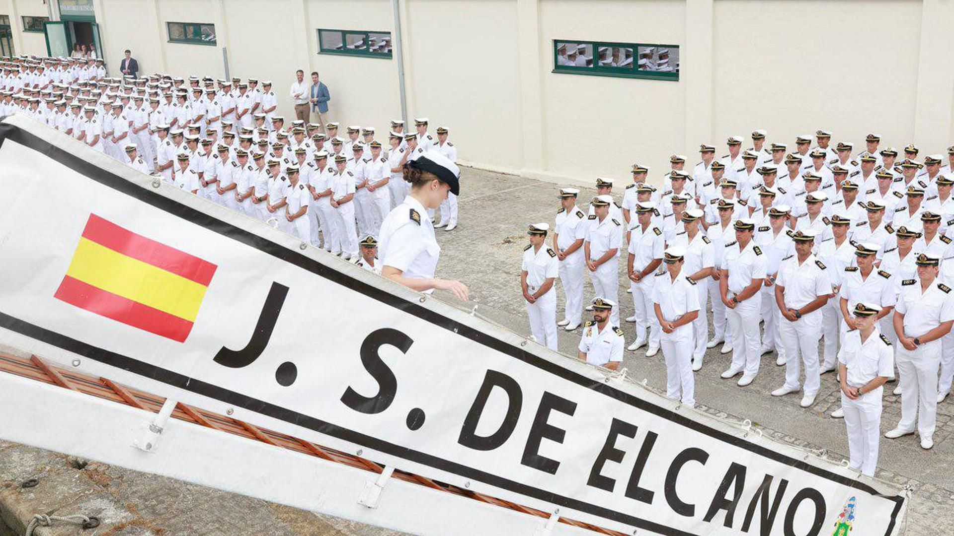 Leonor descenciendo del Elcano