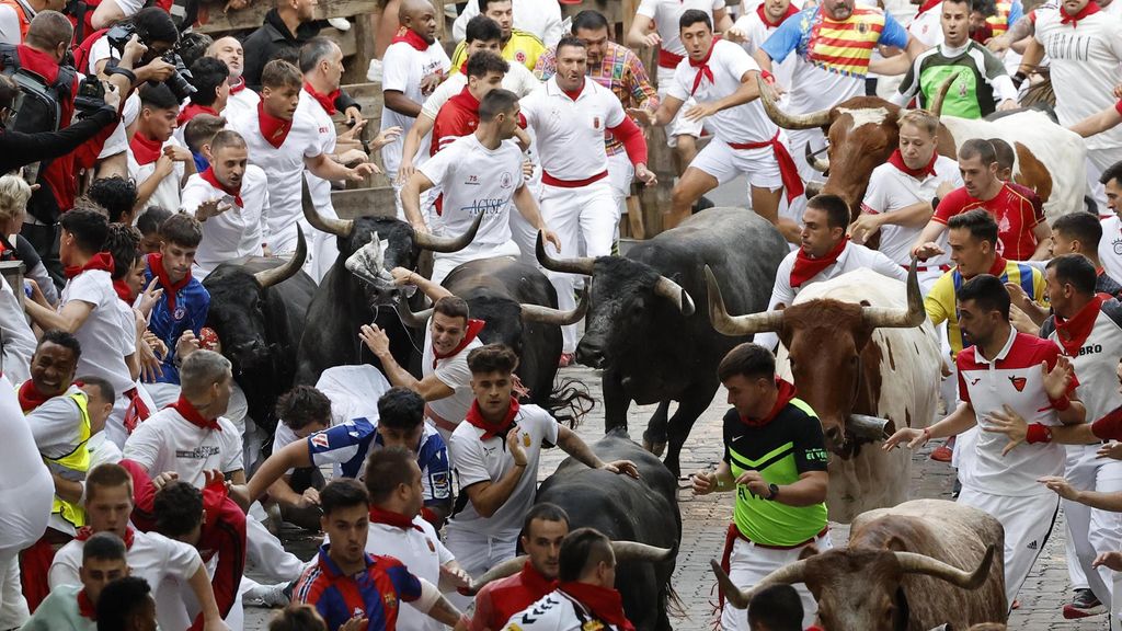 Los Miura cumplen la tradición y ponen el broche a los encierros de los Sanfermines 2025