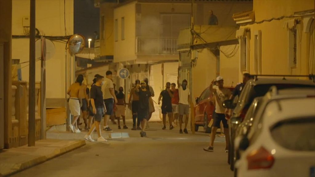 Un grupo de radicales se enfrenta a la policía y a la Guardia Civil en Torre Pacheco: hay seis detenidos