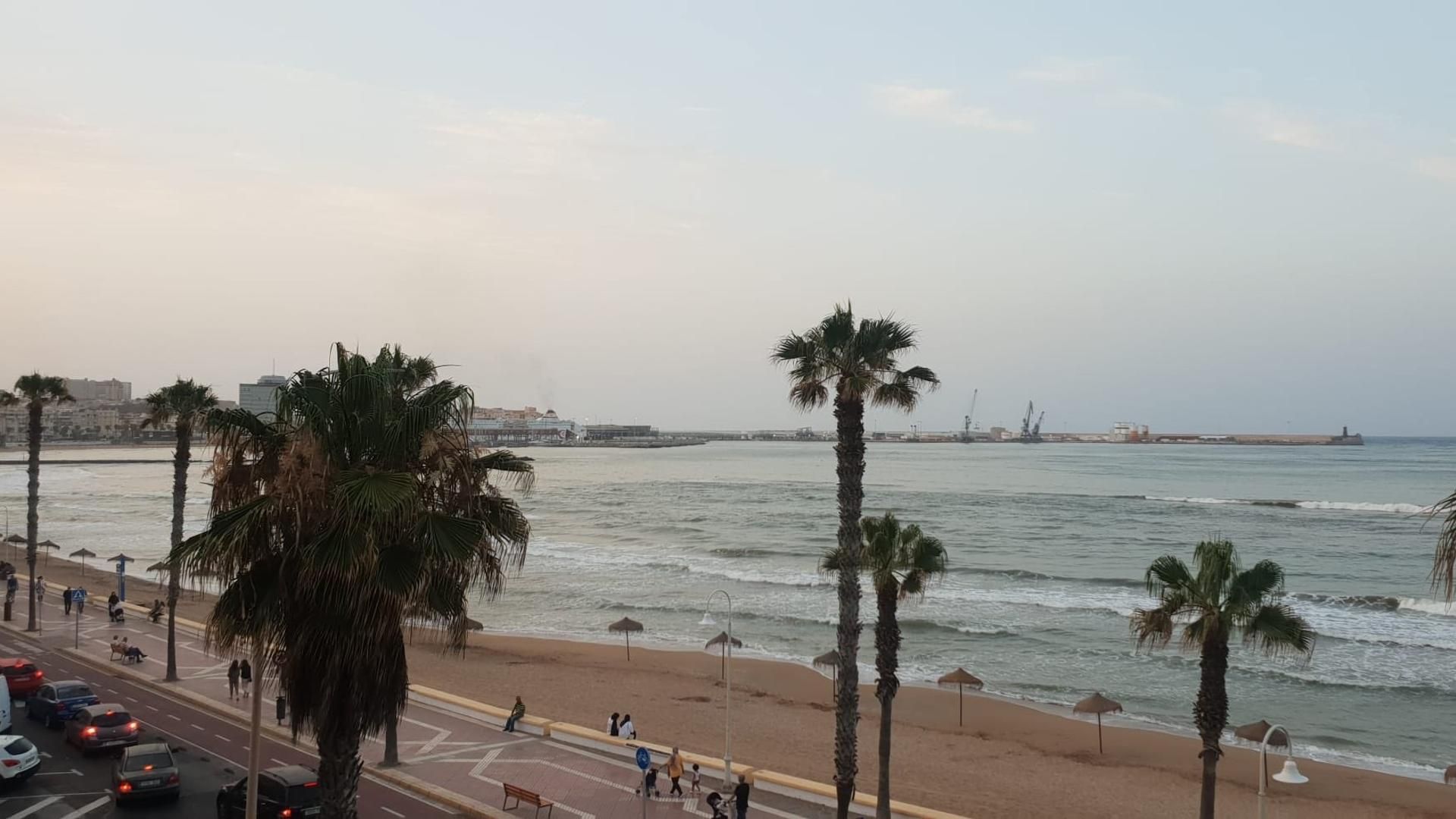 Archivo - Playa de Melilla.