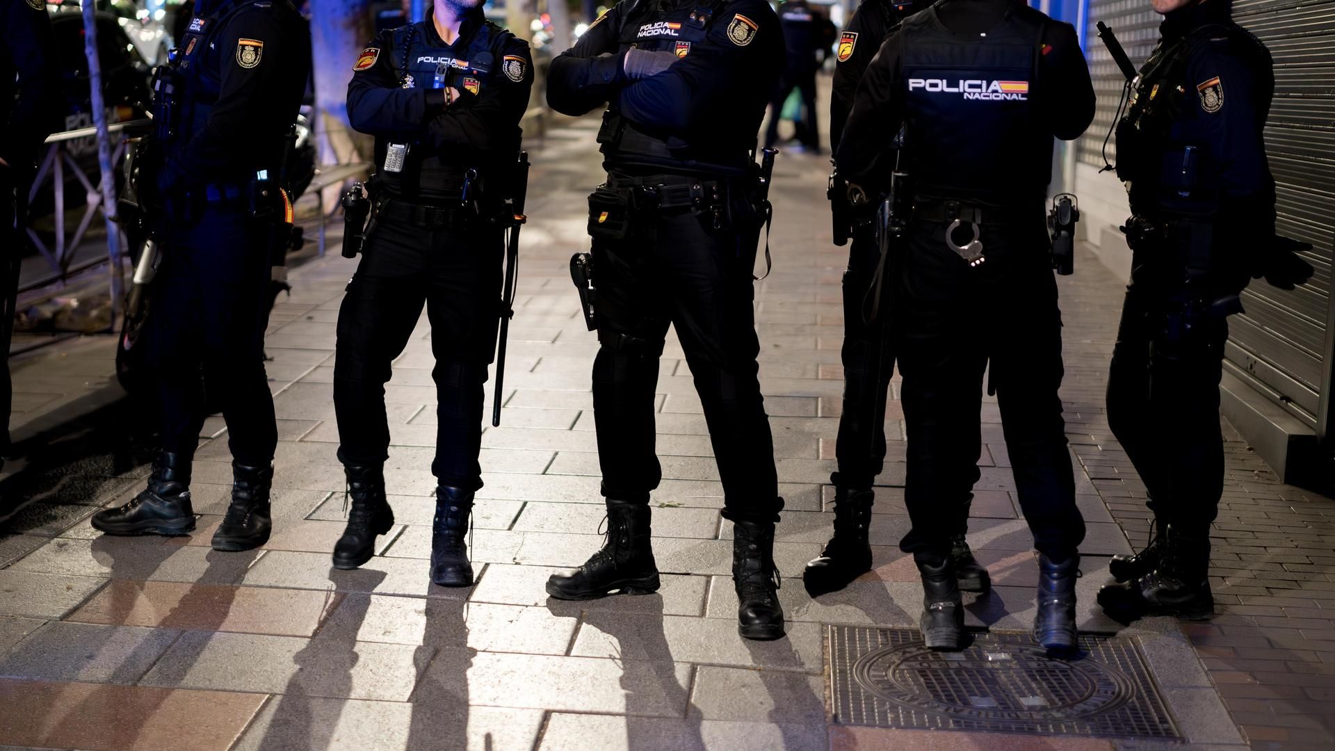 Detenido un hombre por abandonar a su hijo menor en un coche para irse de fiesta por Lavapiés, Madrid