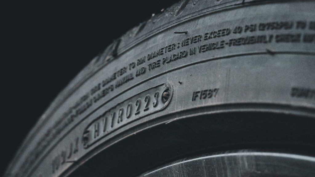 El lateral de un neumático nos puede decir su edad real