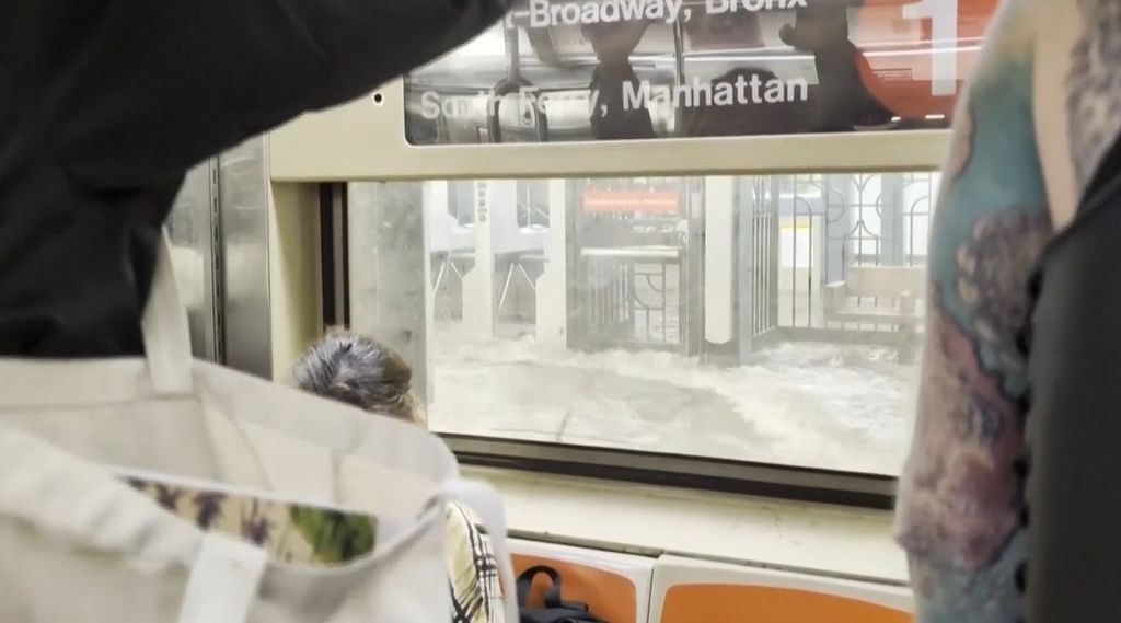 El metro de Nueva York se ha inundado a causa de las fuertes lluvias.