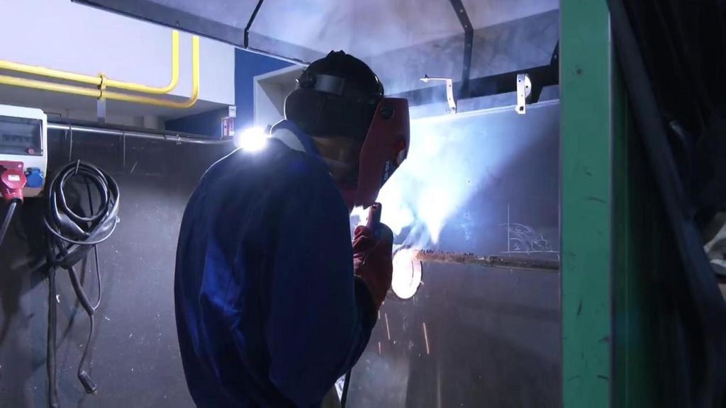 El sector del metal busca relevo: escasean soldadores, fontaneros y caldereros en toda España