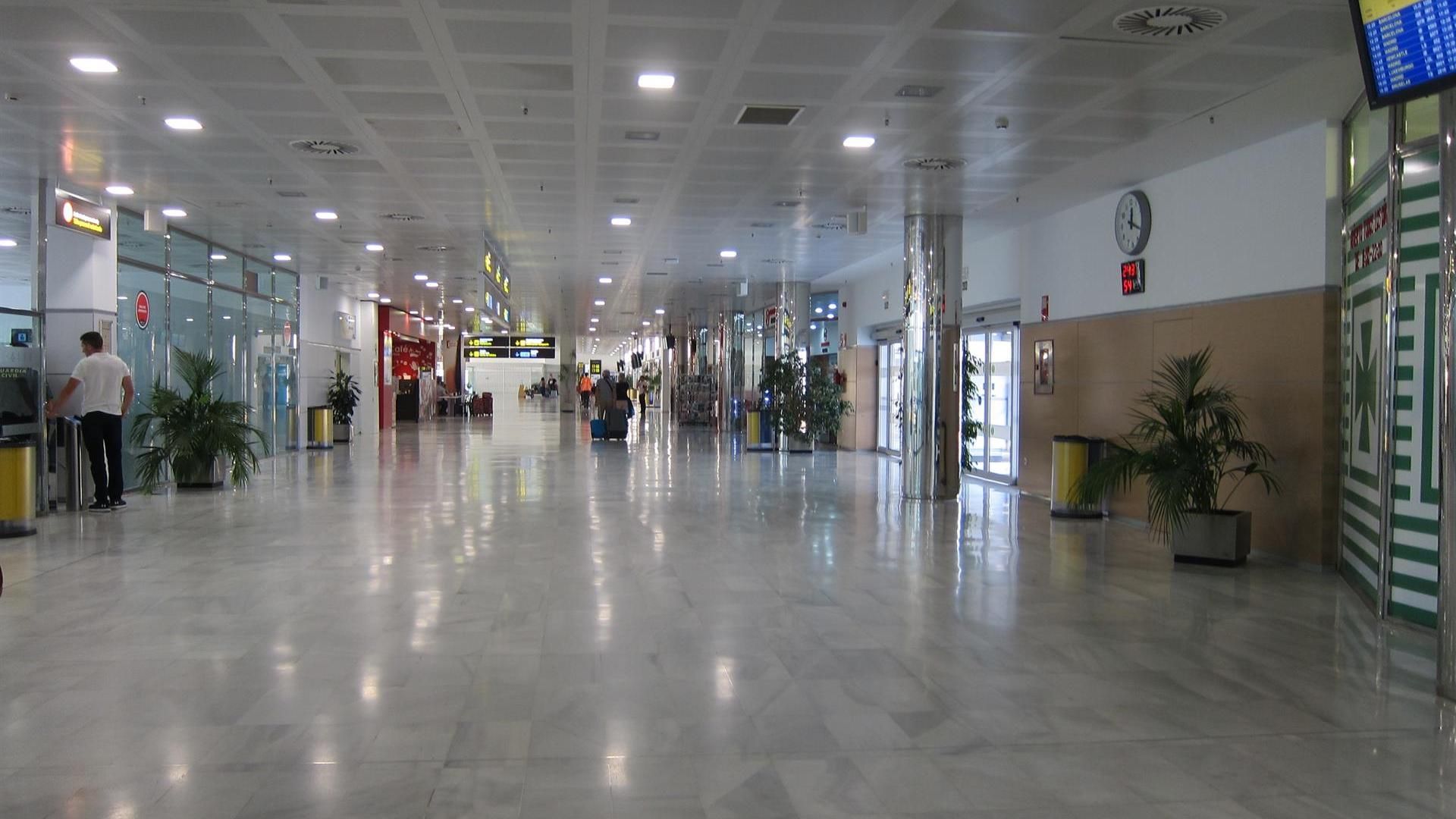 Hall del Aeropuerto de Almería en una imagen de archivo Hall del Aeropuerto de Almería en una imagen de archivo