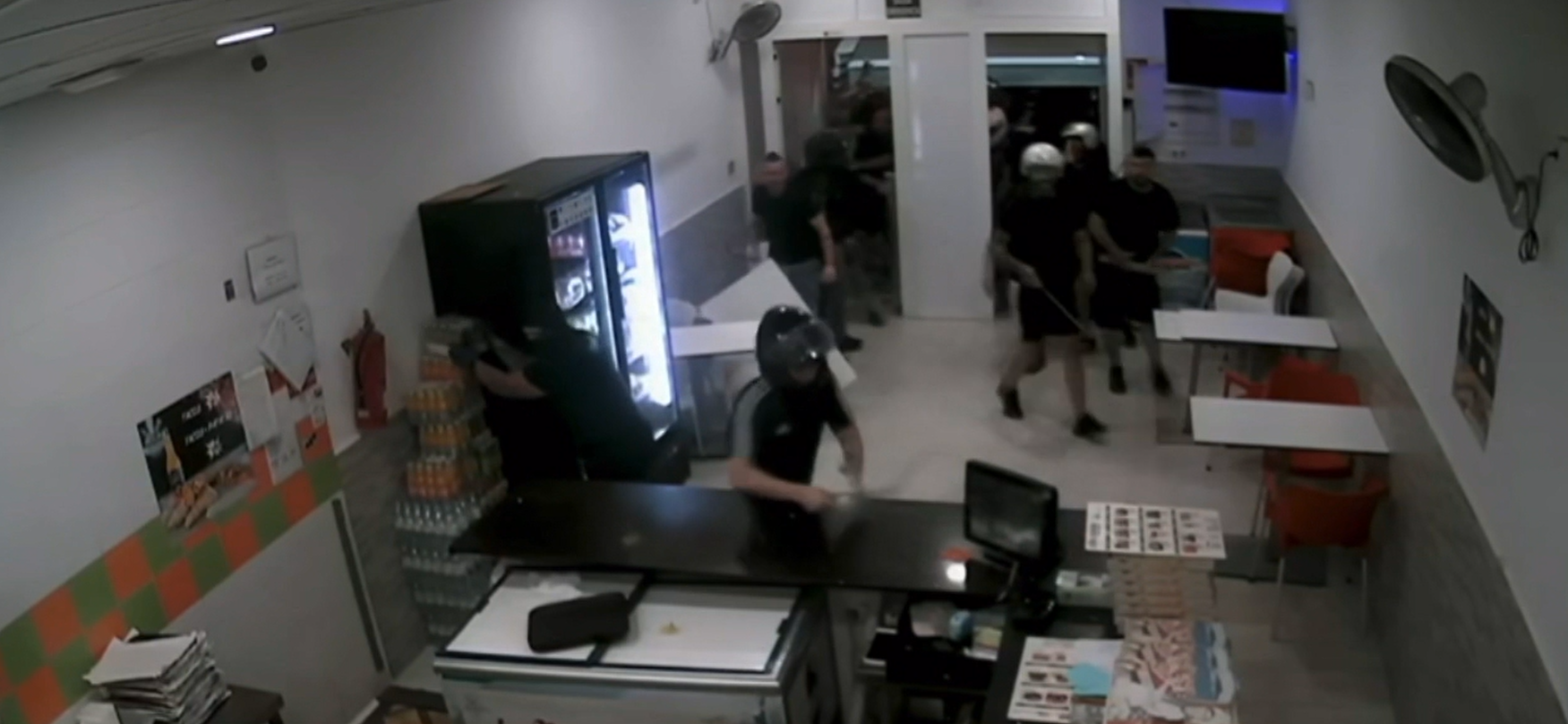 Hassan, el joven que gestiona el kebab que han destrozado en Torre Pacheco: "Sentí mucho miedo"