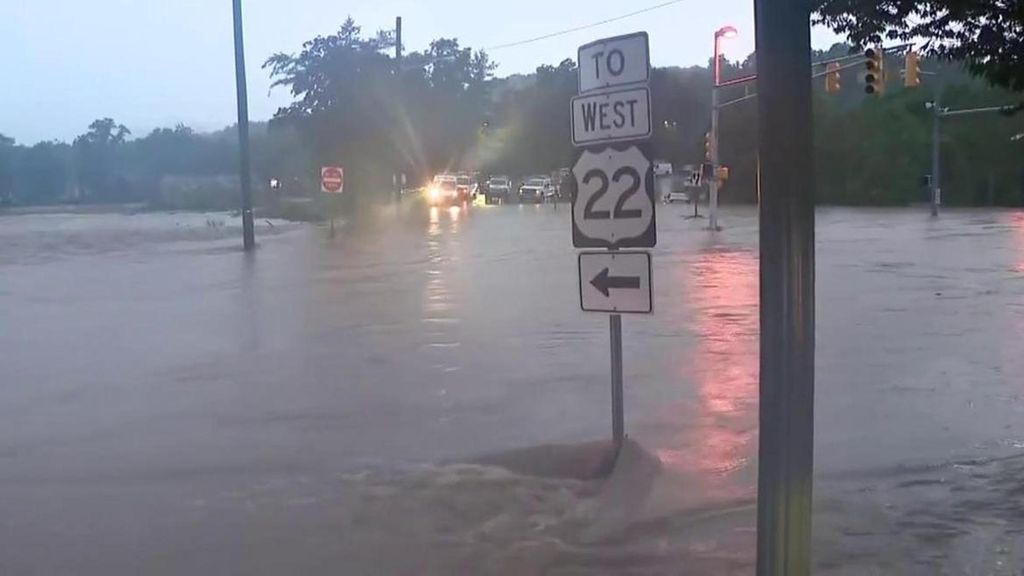 Los aeropuertos del noreste de EEUU sufren importantes cancelaciones por las inundaciones repentinas en Nueva York