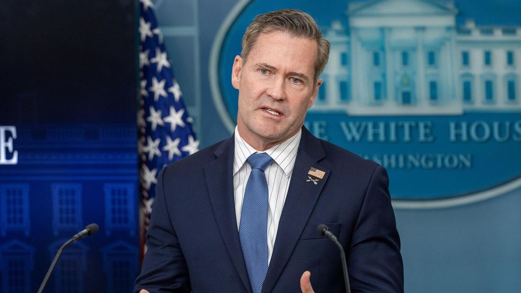 Mike Waltz, el exasesor de Trump, defiende ante el Senado que no se difundió información clasificada por Signal