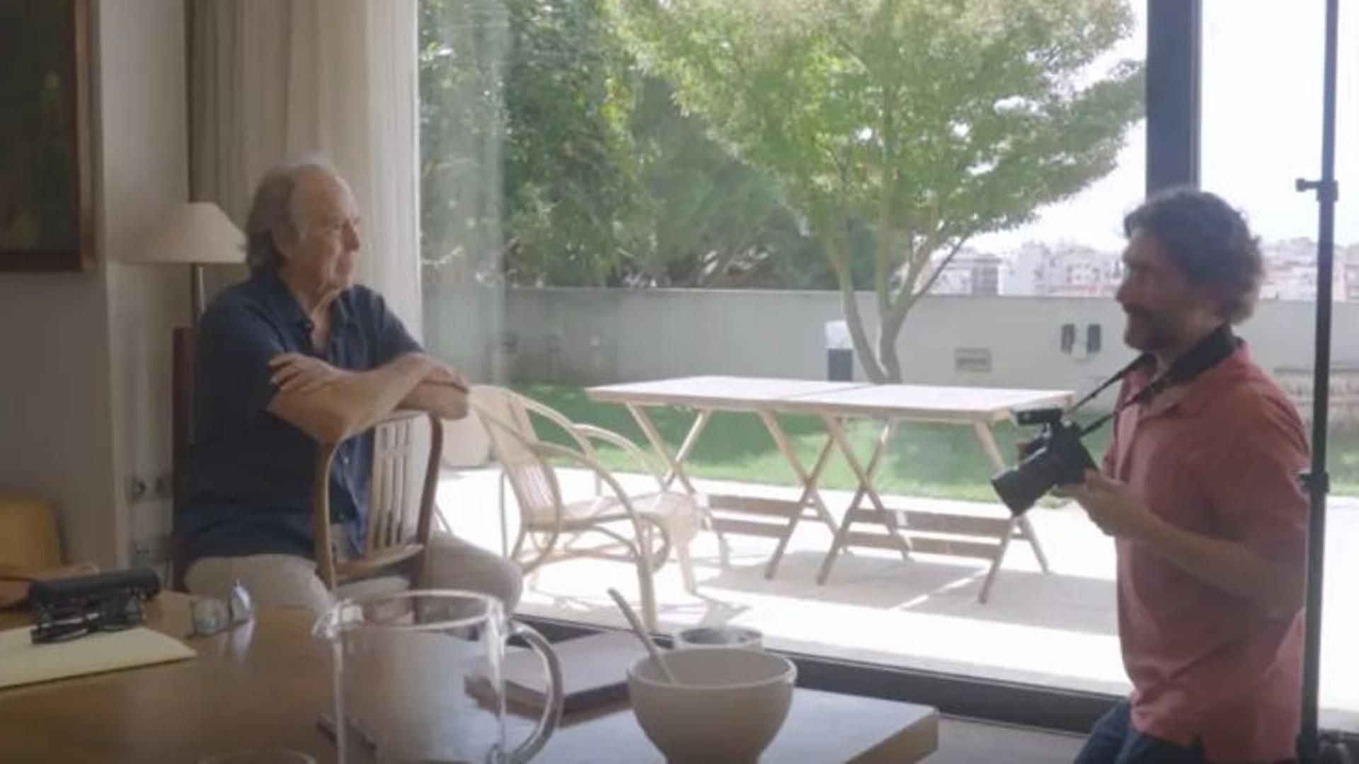 Serrat, durante una entrevista para El Periódico