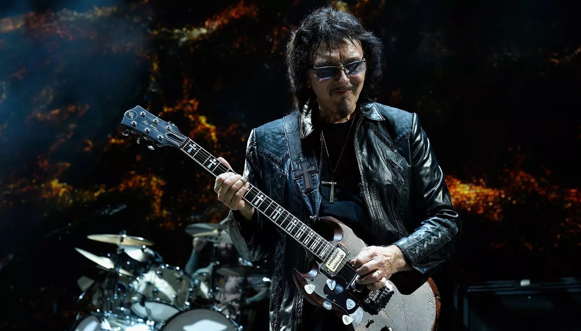 Toomy Iommi durante un concierto de Black Sabbath