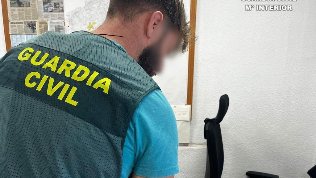 Un guardia civil fuera de servicio controla un incendio en Benicàssim, Castellón: el fuego se inició en una lavadora
