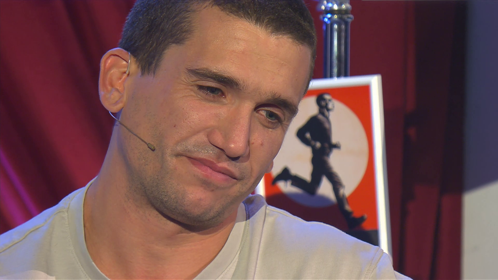 Jaime Lorente se emociona al escuchar un mensaje muy especial: “¡Qué bonito!"