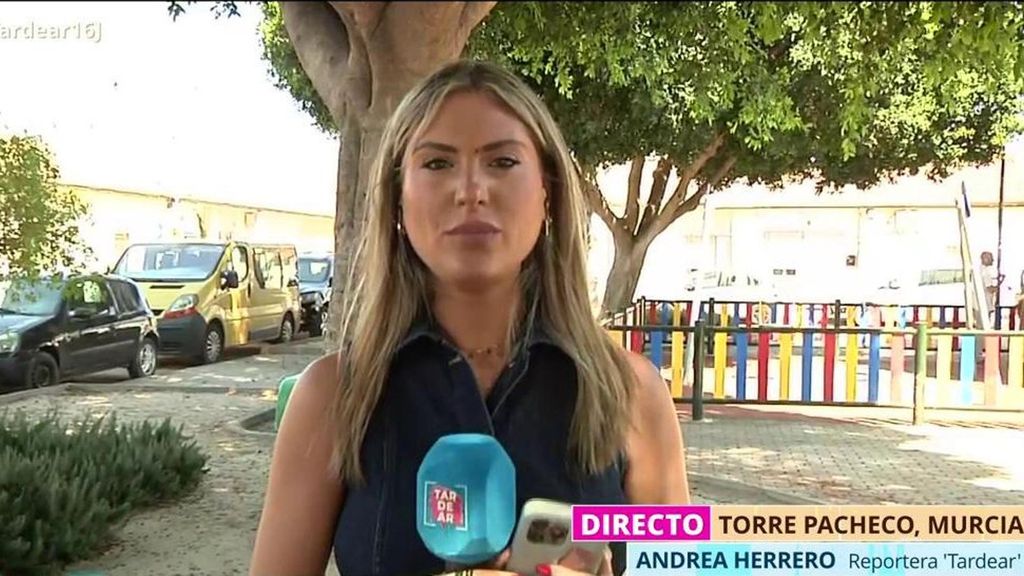 Una reportera de 'Tardear' denuncia una situación incómoda con un youtuber en Torre Pacheco: "Enfocó únicamente mis pechos en vez de mi cara"