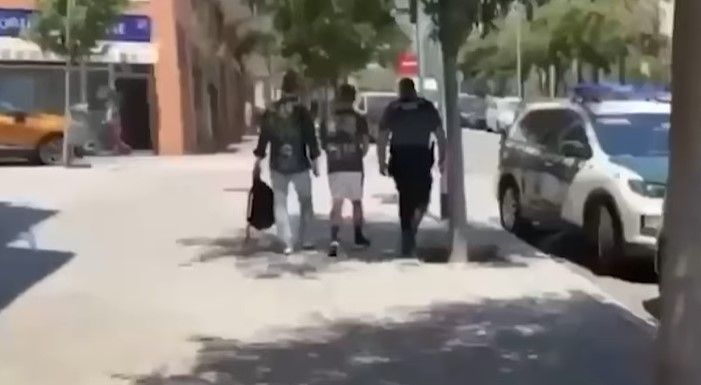 El líder de la organización racista Deport Them Now en el momento de su detención en Mataró.