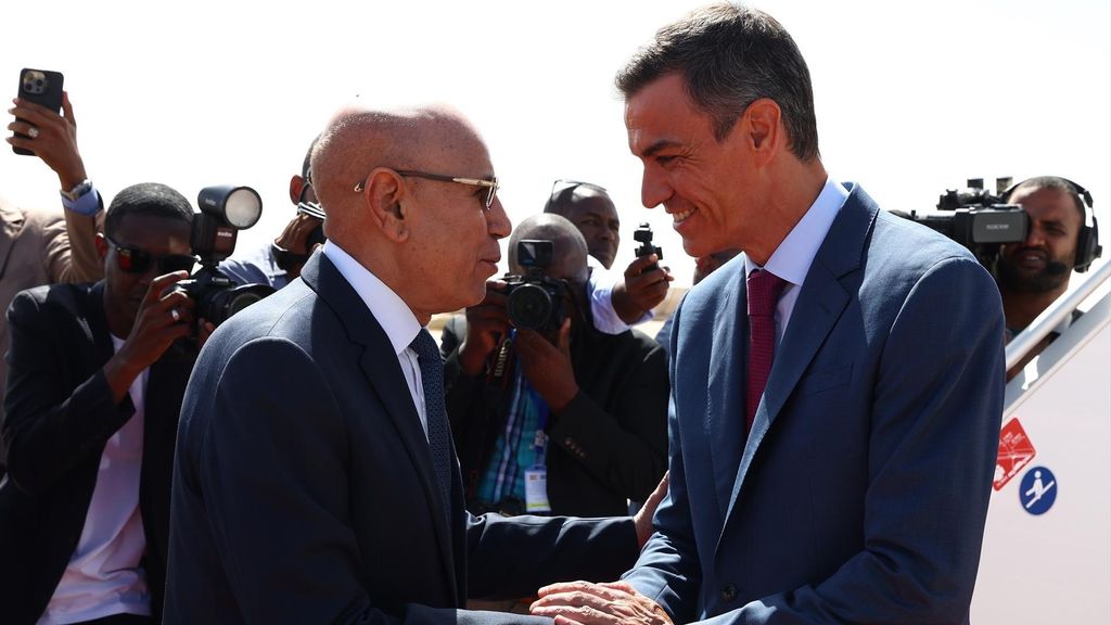 El presidente del Gobierno, Pedro Sánchez, junto al presidente de la República Islámica de Mauritania, Mohamed Cheikh El Ghazouani