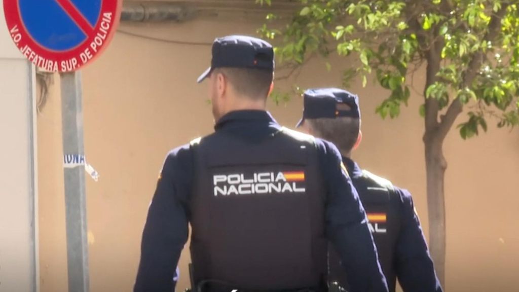 El repartidor acusado de agredir sexualmente a dos menores en Montecarmelo fue perseguido por los vecinos: “Querían lincharle”