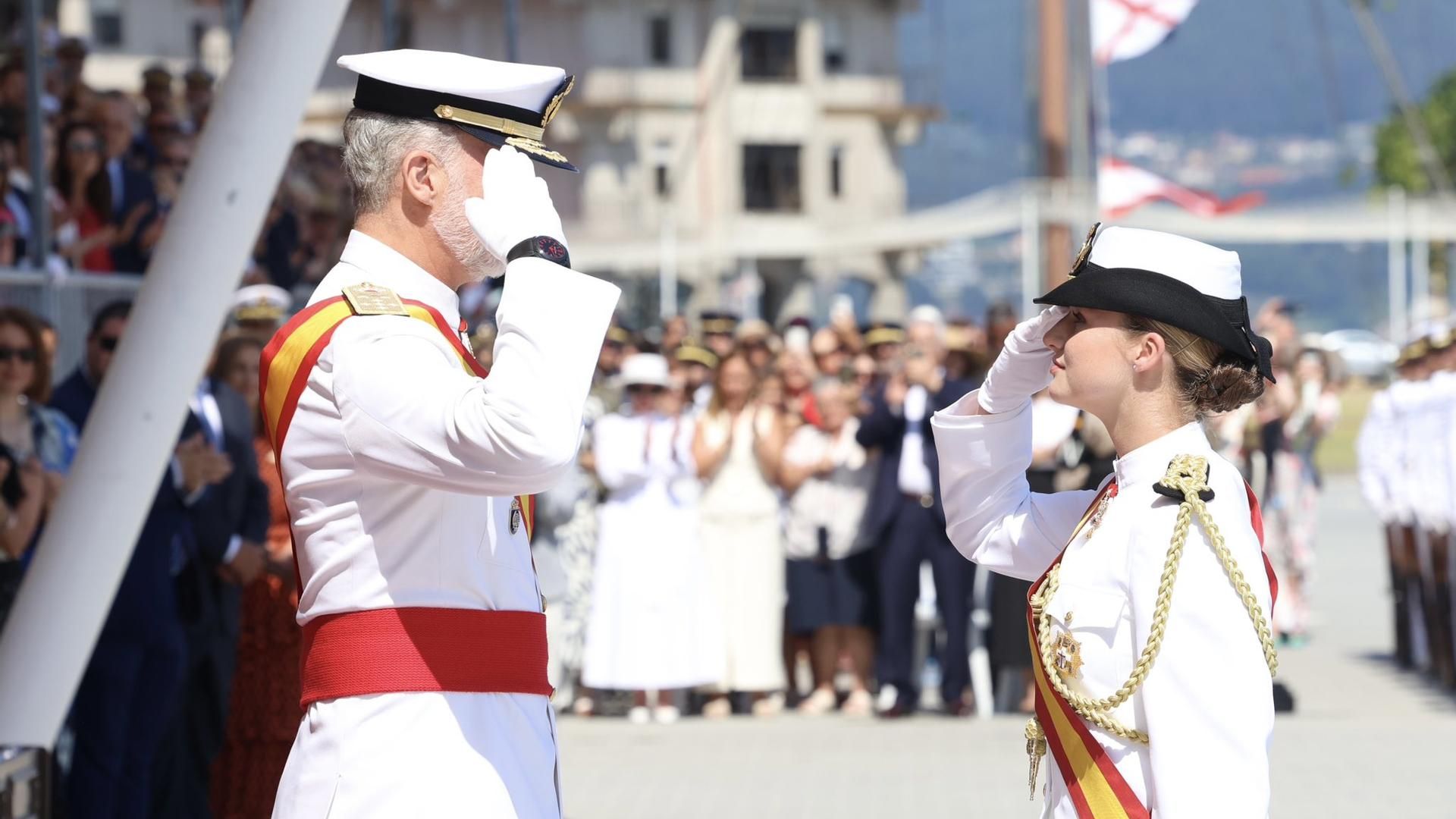 El rey y la princesa Leonor, en Marín