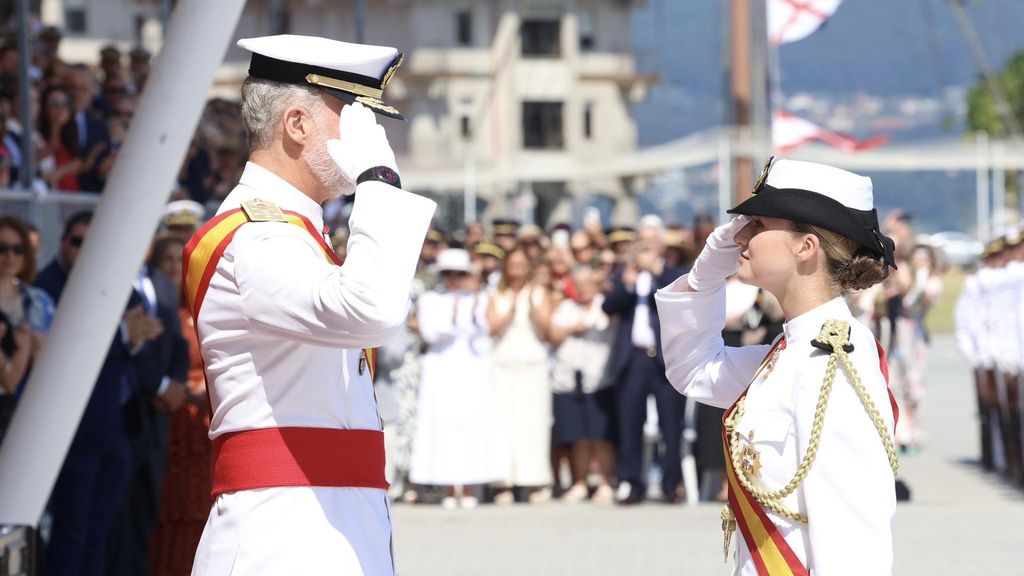 El rey y la princesa Leonor, en Marín