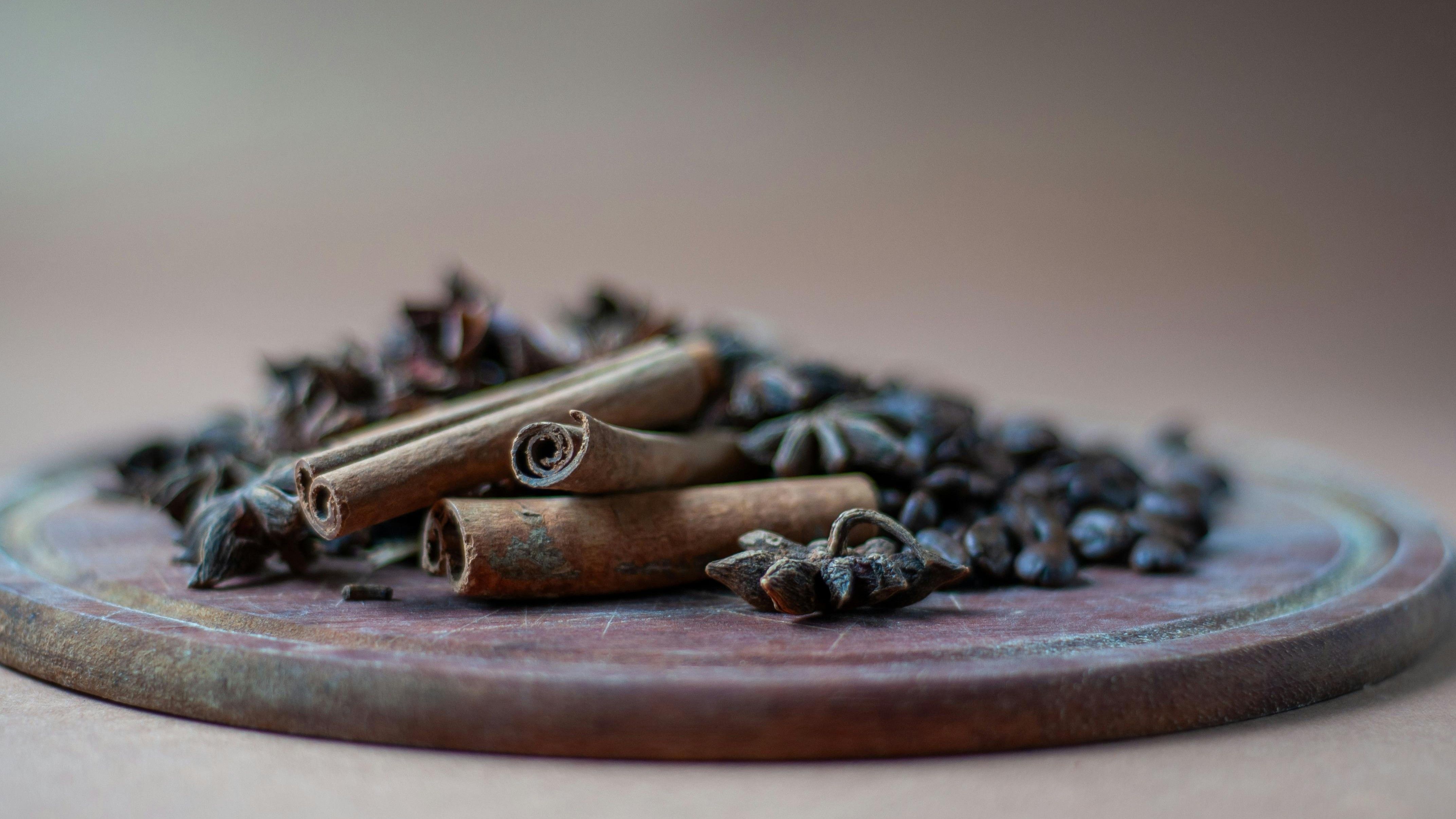El té chai contiene varias especias aromáticas. FUENTE: Pexels