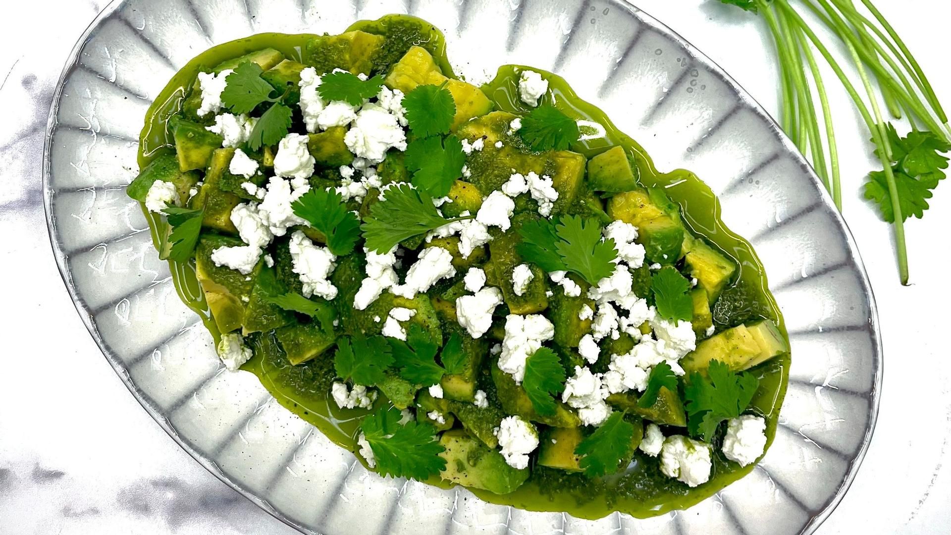 Ensalada de aguacate y mojo verde