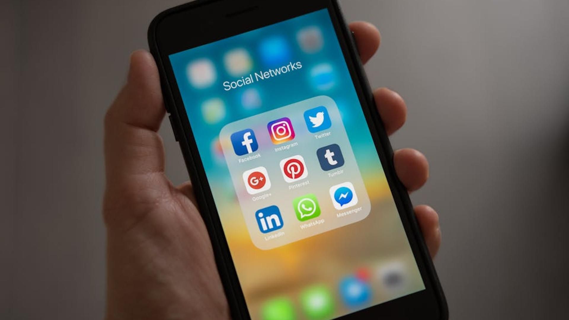 Entre las recomendaciones, Bruselas propone desactivar funciones que fomentan el uso compulsivo de las redes Entre las recomendaciones, Bruselas propone desactivar funciones que fomentan el uso compulsivo de las redes