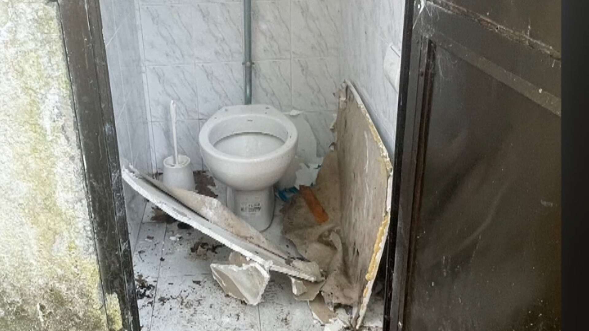 Estado en el que se encontraba el edificio donde se alojaban los menores de 12 a 17 años Estado en el que se encontraba el edificio donde se alojaban los menores de 12 a 17 años