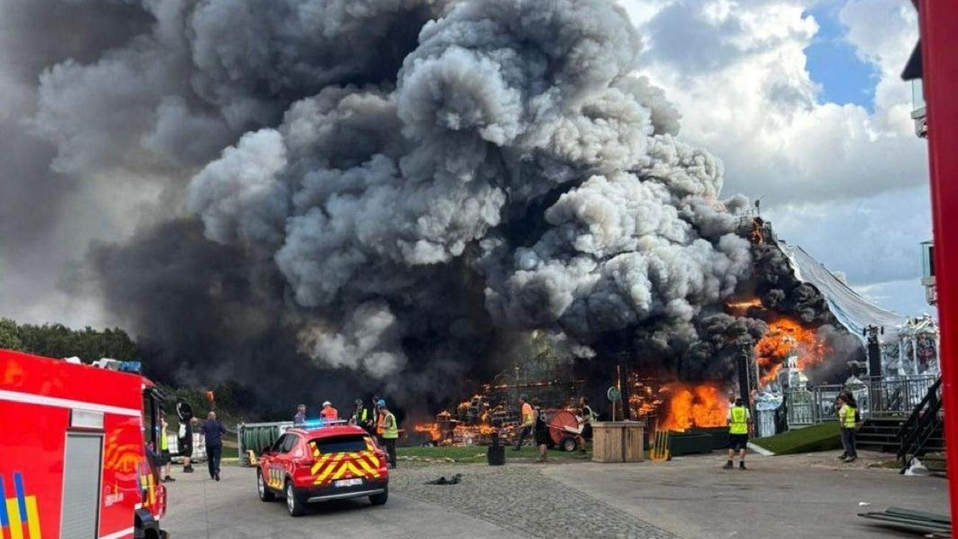 Un grave incendio quema el escenario principal de Tomorrowland a dos días de su inicio