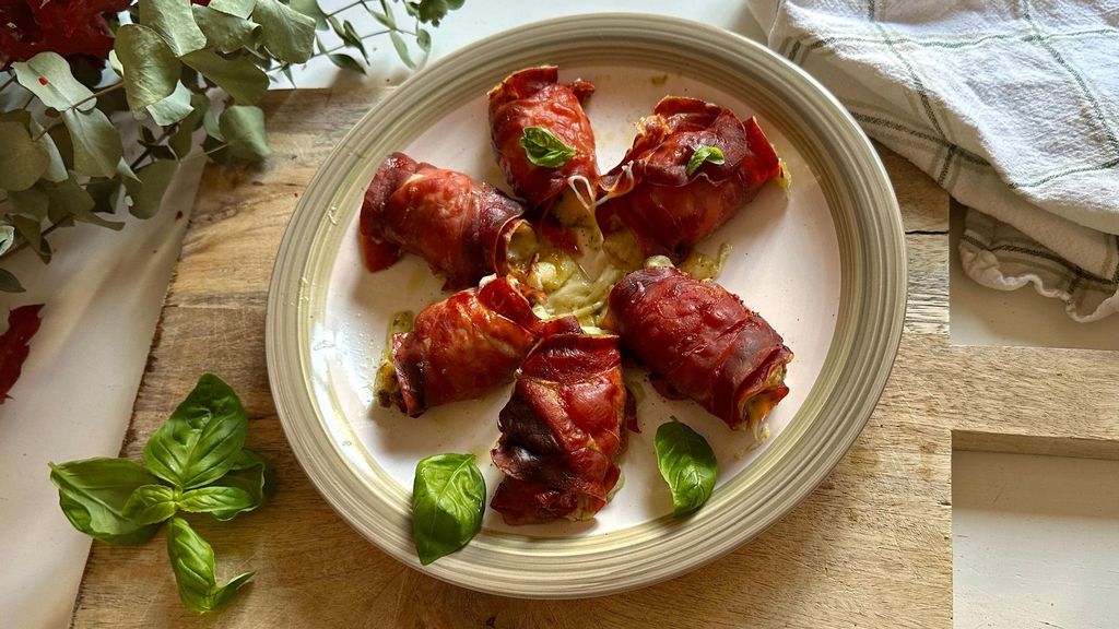 Rollitos de pollo y jamón serrano al pesto: una receta fácil y completa perfecta para las cenas