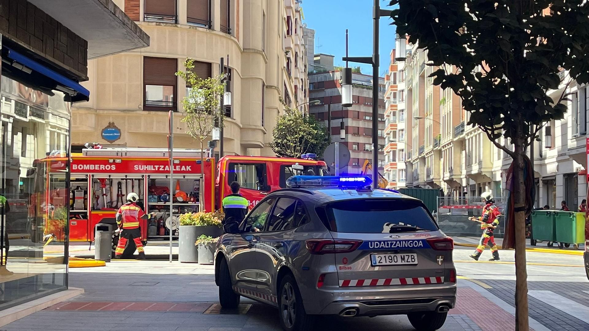 Todos los accesos a la calle Máximo Aguirre permanecen cortados