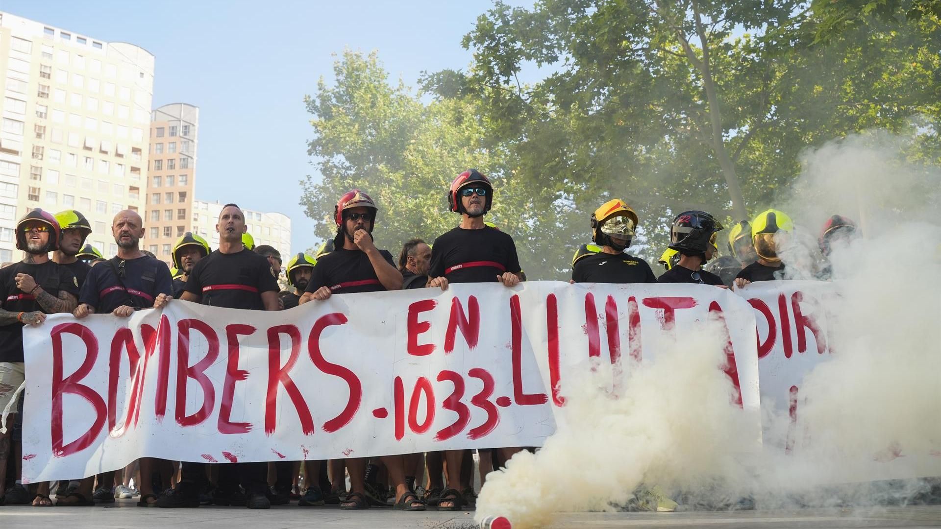 Bomberos concentrados en la Ciudad de la Justicia de Valencia Bomberos concentrados en la Ciudad de la Justicia de Valencia