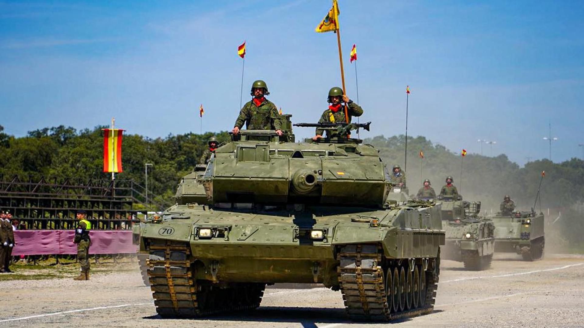 Desfile en la base de Cerro Muriano, campo al que pertenecían los dos soldados muertos en unas maniobras militares Desfile en la base de Cerro Muriano, campo al que pertenecían los dos soldados muertos en unas maniobras militares