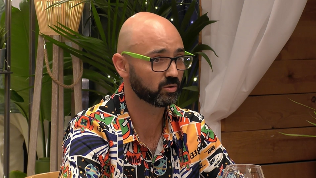 El gran susto de un soltero tanatropractor: “Se levantó mientras le estaba maquillando”